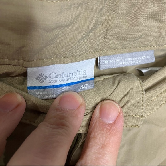 Columbia Omni-shade lightweight cargo shorts tan size 40 - Picture 2 of 5